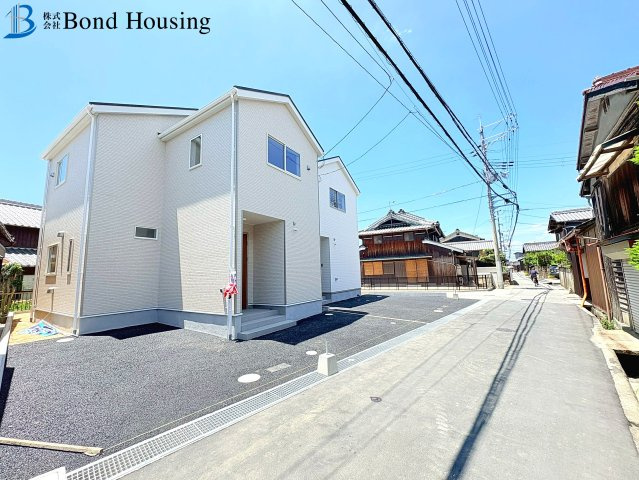 大久保小学校まで徒歩8分　お車2台駐車可能　松陰8期　2号棟の前面道路含む現地写真