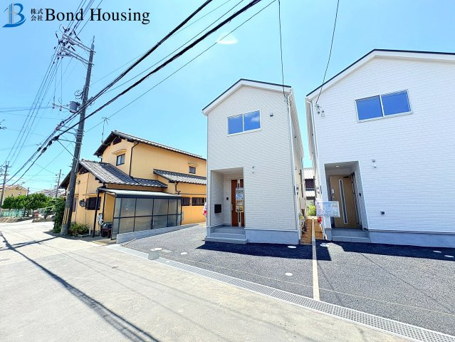 大久保小学校まで徒歩8分　お車2台駐車可能　松陰8期　2号棟の前面道路含む現地写真