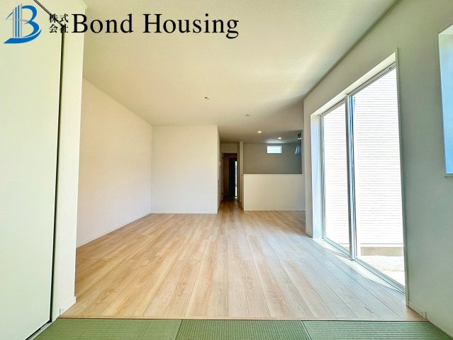 大久保小学校まで徒歩8分　お車2台駐車可能　松陰8期　2号棟の洋室