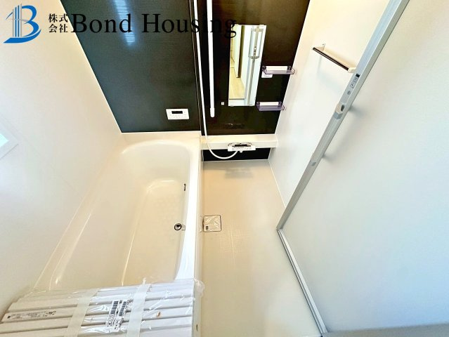 大久保小学校まで徒歩8分　お車2台駐車可能　松陰8期　2号棟の浴室