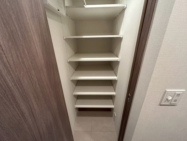 コンフォリア・リヴ本町WEST Qの収納
