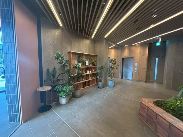 コンフォリア・リヴ本町WEST Qのロビー