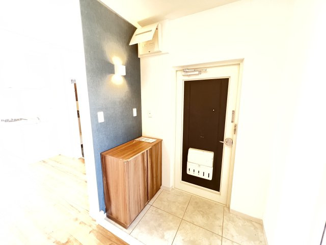 稲毛山王町レジデンスの玄関|※別部屋参考写真