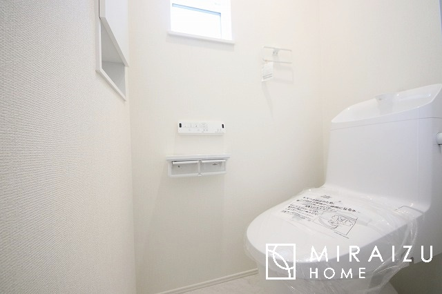 【トイレ】 | おしり洗浄、ビデ洗浄、暖房便座の機能を標準装備。トイレットペーパーの無駄遣いを防ぎ、肌を傷つける心配がありません♪