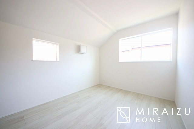 【寝室】 | 平日・休日問わず、いつでもご見学が出来ます♪☆実際に見て、触れて感じる安心のお住まい探しを体験して下さい♪☆物件情報だけでなく、地域の特色などなどエリア情報もお伝え出来たら嬉しいです♪