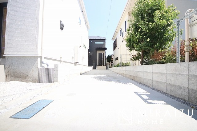 【前面道路含む現地写真】 | 日当たりの良いお家は嬉しいですよね。それぞれ価値観が分かれる箇所です、実際に内覧して日当たりの心地よさをご体感下さいね♪