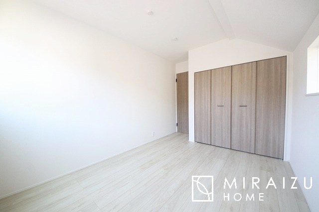 【洋室】 | 建物完成につき、実際のお部屋をごゆっくりご見学いただけます。お休みの日にご家族で見学はいかがでしょう。