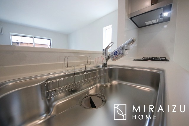 【キッチン】 | 暮らしやすさを考えたプランで快適な現地ロケーションを実現。安らぎに満たされる、ゆとりのある日々を過ごせます♪