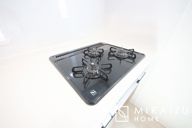 【キッチン】 | 暮らしやすさを考えたプランで快適な現地ロケーションを実現。安らぎに満たされる、ゆとりのある日々を過ごせます♪