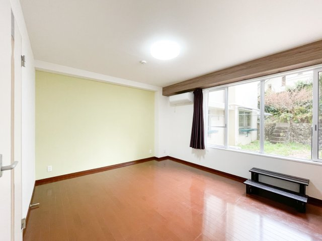 東山ハイツの洋室|洋室約10帖