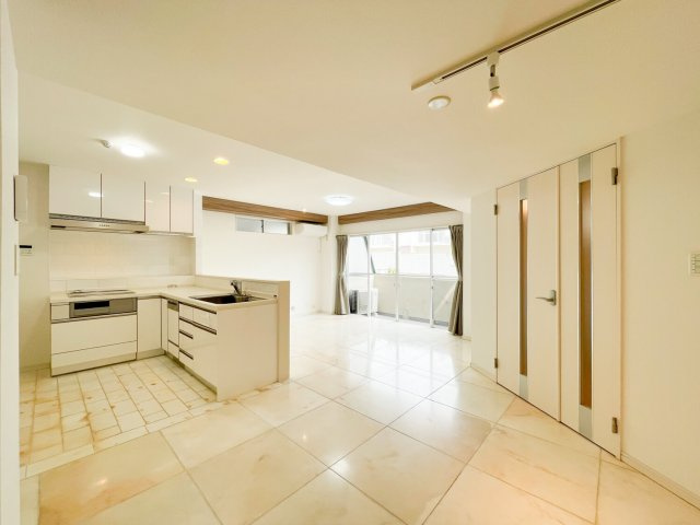 東山ハイツの居間・リビング|ゆったりとしたリビングです