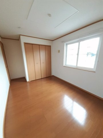 アルカンシェルＣの内装|明るい色調の室内です