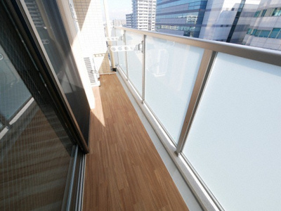 【バルコニー】 | セレニテフラン野田阪神駅前 | 外からの目が気にならないバルコニーで洗濯物が干せます