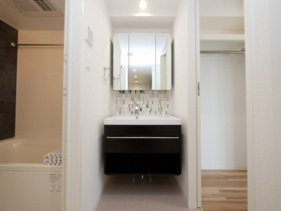 【独立洗面台】 | セレニテフラン野田阪神駅前 | 独立洗面台で身支度をすべて済ませてしまいましょう