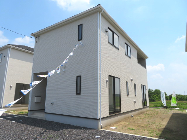 高崎市吉井町池第3（全6棟）3号棟の外観|ナチュラルで飽きの来ないデザインは流行に左右されない家の形です。外構も綺麗に仕上がっています(^▽^)/
