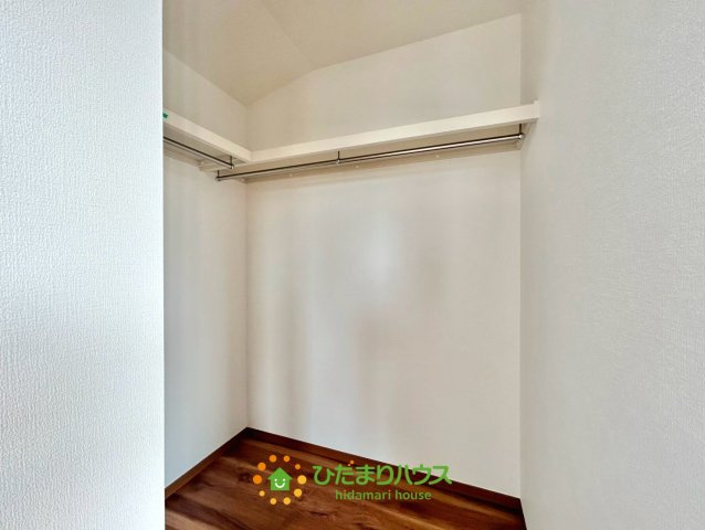 ワイウッドコート加須市下高柳第13期　新築一戸建て　07の収納|ハンガーパイプにお洋服をかけてシワをつけずに収納できます。