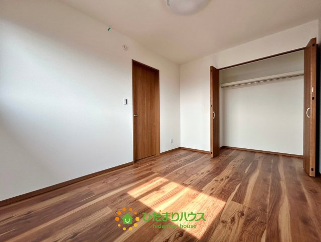 ワイウッドコート加須市下高柳第13期　新築一戸建て　07の収納|大きめクローゼット付きでお片付け上手になれちゃいます！