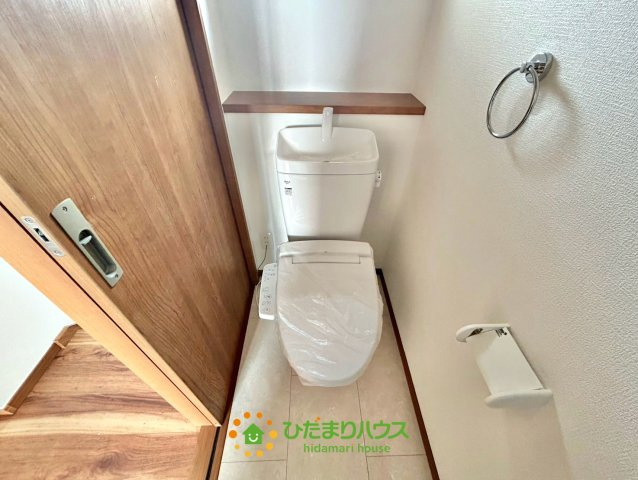 ワイウッドコート加須市下高柳第13期　新築一戸建て　07のトイレ|2つのトイレ完備で使いたいタイミングがかぶっても安心！