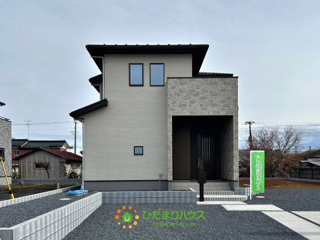 ワイウッドコート加須市下高柳第13期　新築一戸建て　07の外観|レンガ調がアクセントのデザイン背の高い外観！