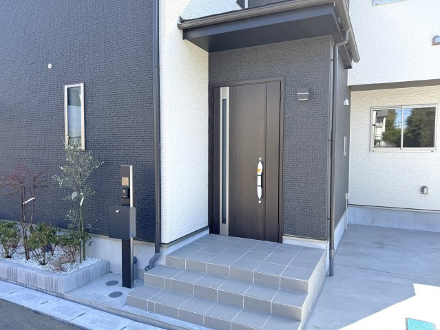 柏市伊勢原１丁目新築戸建【十余二小学校：10分】のエントランス|エントランス・玄関ポーチ
