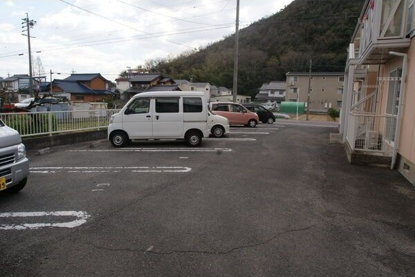 サンコーポNo.8の駐車場