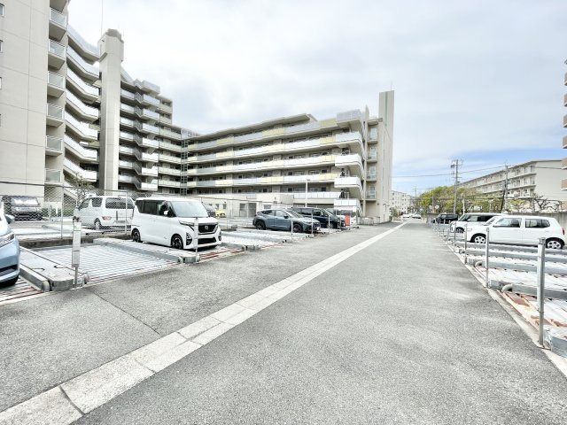フロレスタ・ミオ山田池公園の駐車場|駐車場の用意があります