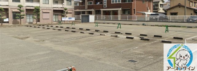マンション若葉の駐車場