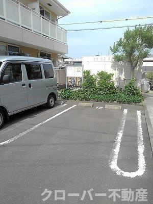 シャン・ミリューⅡＤの駐車場