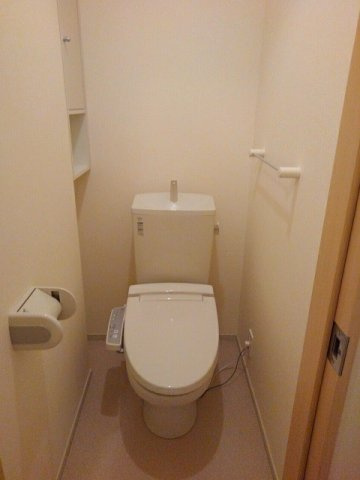 カーサ　アルベロディピノＡのトイレ|落ち着いたトイレです