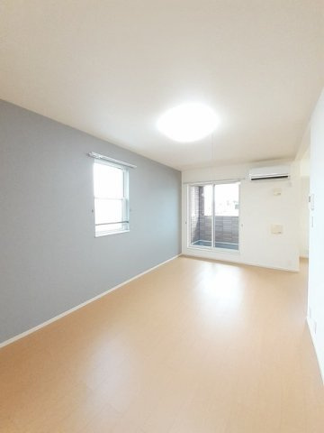 ノーブルハウス八幡－Ａの居間・リビング|こちらの居間で趣味の時間をお楽しみください