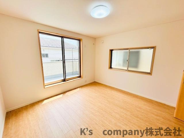 ◎茅ヶ崎市ひばりが丘　中古戸建の寝室|洋室8帖◇主寝室におすすめです◇