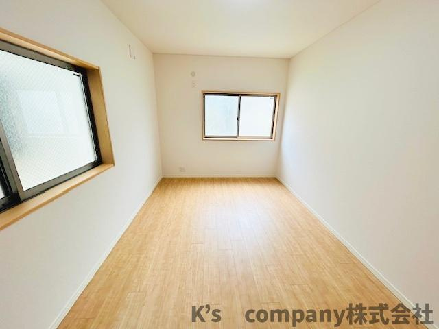 ◎茅ヶ崎市ひばりが丘　中古戸建の子供部屋|洋室7.5帖◇2面採光で明るいお部屋です◇お子様のお部屋や趣味のお部屋にもおすすめです◇