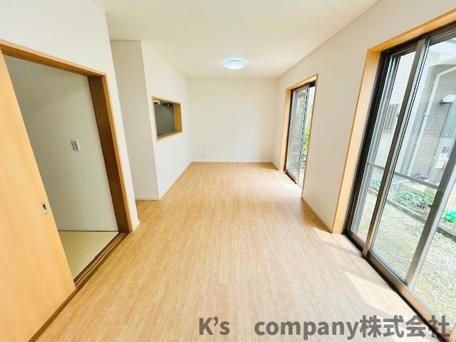 ◎茅ヶ崎市ひばりが丘　中古戸建の居間・リビング|リビング16.5帖☆南向きで陽当たり良好です◇