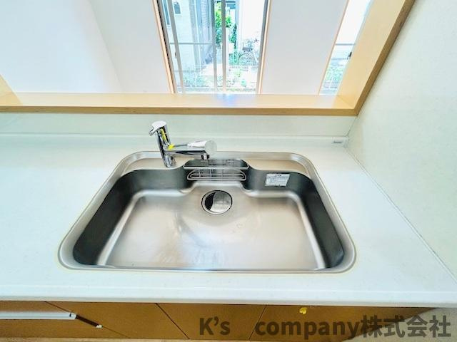 ◎茅ヶ崎市ひばりが丘　中古戸建のキッチン|扱いやすいステンレス素材のシンク◇
