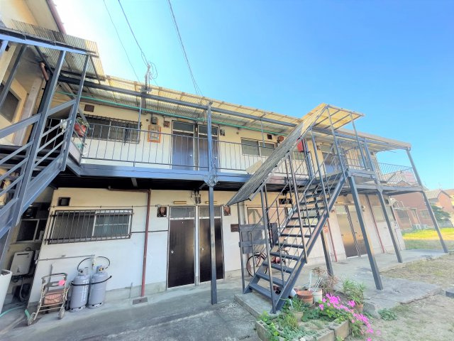 大和高田市大字市場のハイツのエントランス