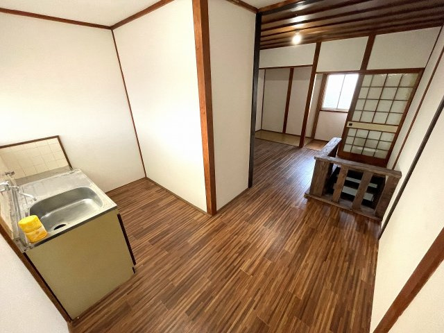 大和高田市大字市場のハイツの内装