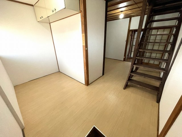 大和高田市大字市場のハイツの居間・リビング