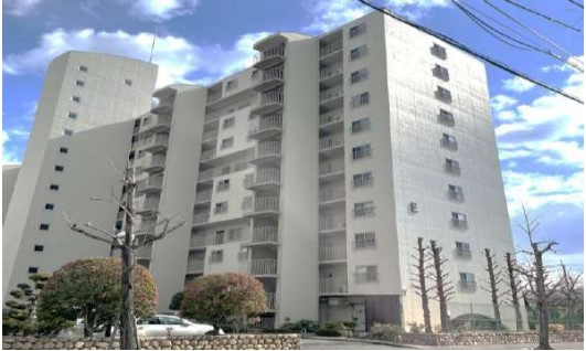 阪急南茨木ハイタウン美沢E棟の外観|落ち着いた雰囲気の外観です