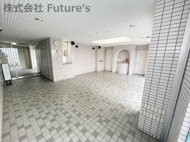 シャトー・ベルヴュー三郷のエントランス|エントランス内の写真です