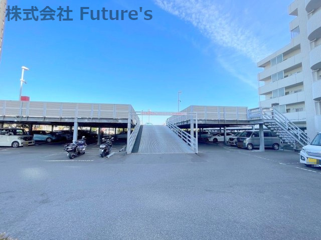 シャトー・ベルヴュー三郷の駐車場|駐車場完備（要空き・料金確認）