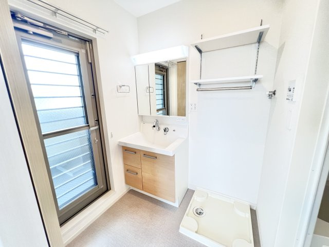 ヴィーナスⅢの洗面所|ゆったりとスペースのある洗面所