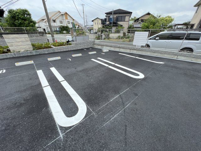 ウィステリアの駐車場