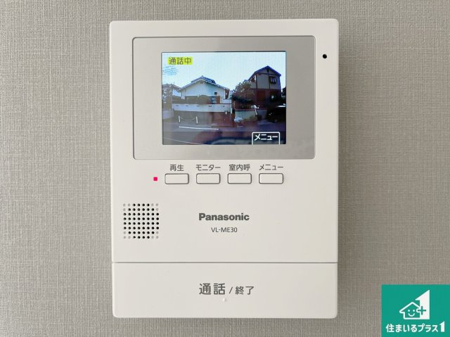 明石市大久保町高丘　第2期　新築一戸建ての防犯設備|カラーモニターインターホン！声だけでなく来訪者の姿や顔がモニターで確認できるので、小さなお子様がいらっしゃるご家庭でも安心できます！