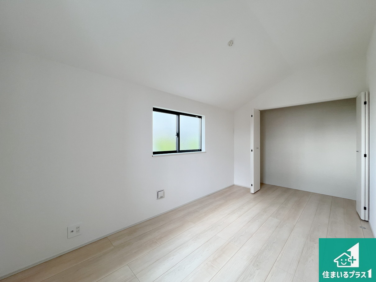 明石市大久保町高丘　第2期　新築一戸建ての洋室|シンプルな洋室は、自分好みのインテリアが楽しめます♪ご家族とインテリアや家具を選びに行くのは新築購入時の醍醐味の一つです。ぜひお楽しみください♪