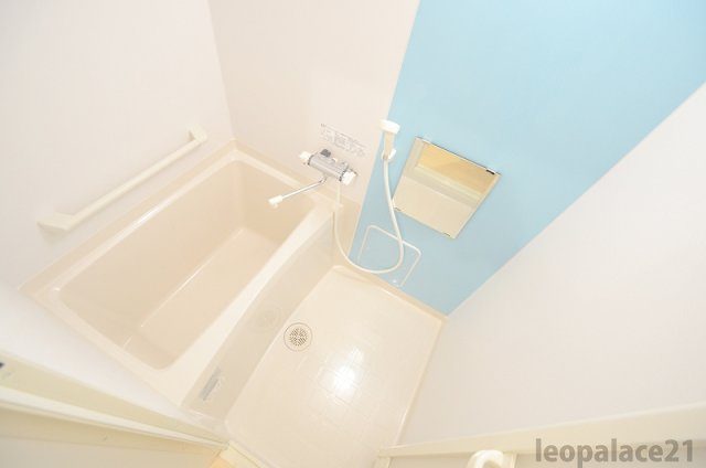 クレイノＢＡＭＢＯＯの浴室