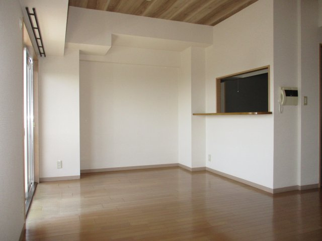 日本泉ビルの居間・リビング