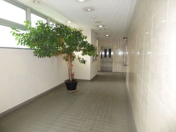 日本泉ビルのエントランス