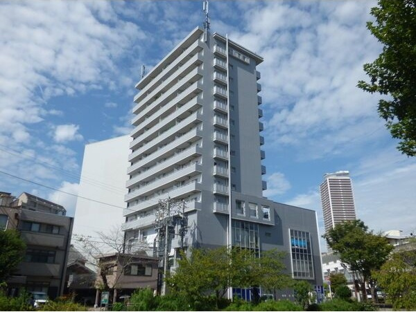 日本泉ビルの外観