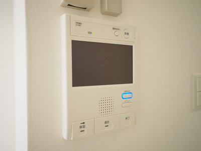 【セキュリティ】 | SERENiTE谷四 | モニター付きインターホンです