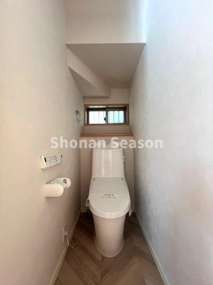 【トイレ】 | 暖かな便座で年中快適性がUPする各階設置の「温水洗浄便座」